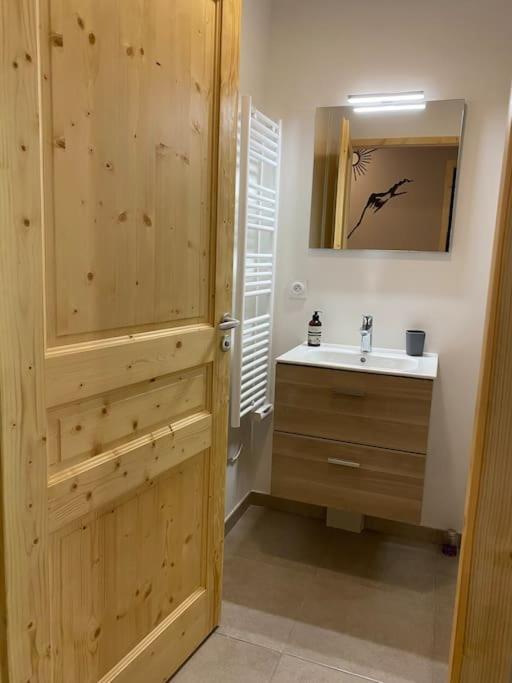 Gorgeous 2 Bedroom, 2 Full Bath, Ski In Apartment! Winner Of 2025 And 2024 Traveller Award! Morzine Exterior photo